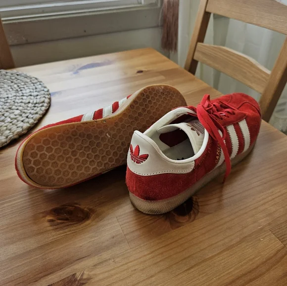 Adidas Women's Gazelle 'Scarlet Aluminum' Size 10 - Picture 5 of 7